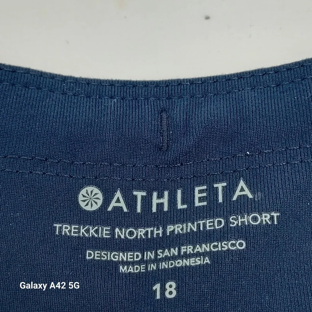 Athleta Trekkie North Printed Short Navy Blue Grey‎ Abstract Hiking 18 657667-00